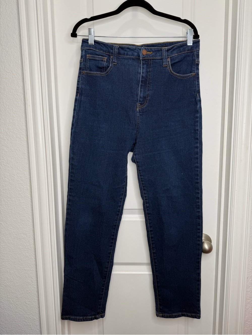 Risen High Rise Straight Leg Jeans Size 9/29 Dark Wash
